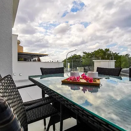 Апартаменты Phaedrus Living